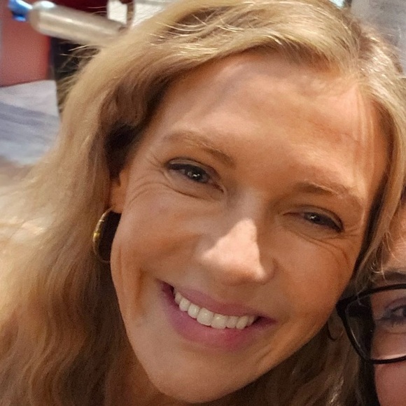 Meet your Posher, Lindsay - Picture 1 of 1